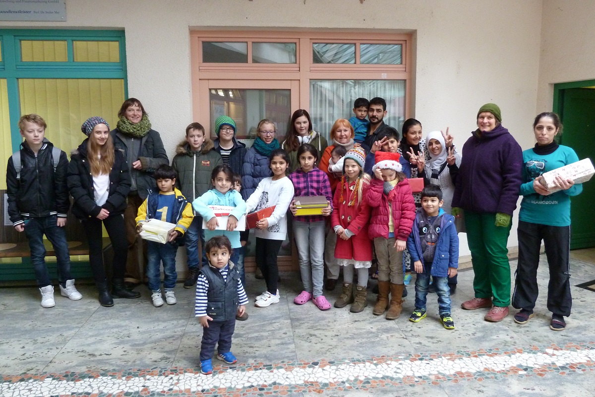 Weihnachten im Schuhkarton – Waldorfschüler beschenken Haßfurter Flüchtlinge